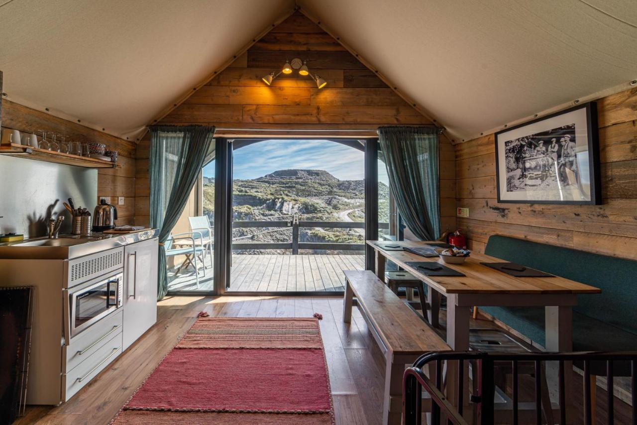 Llechwedd Glamping 호텔 블레노페스티니오그 외부 사진
